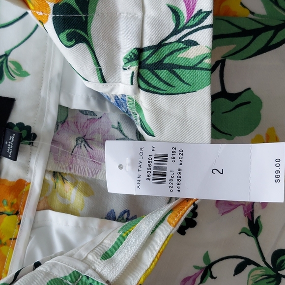 Ann Taylor Multicolored Floral Tie Waist Shorts with Blue Piping Size 2 NWT - Picture 10 of 16